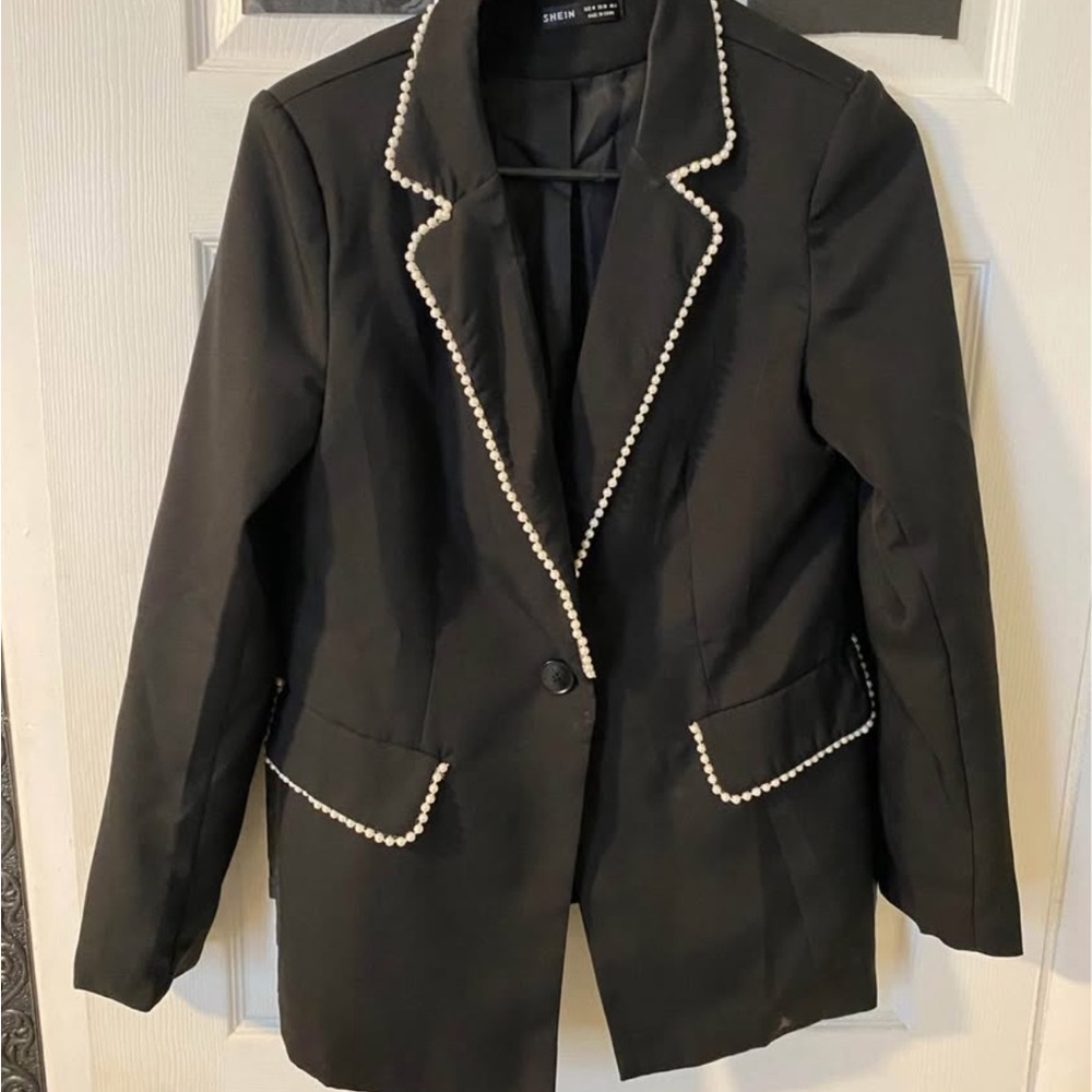 SHEIN Elegant Black Blazer with Pearl Detailing